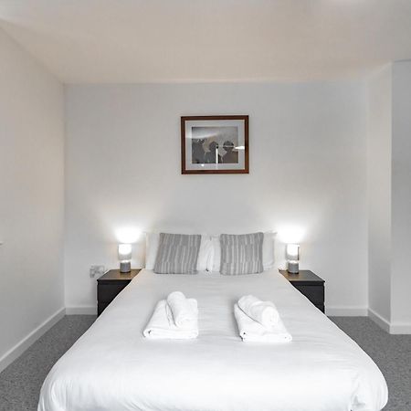 Spacious & Pet-Friendly 1Br Apt In Heywood Apartment Exterior photo