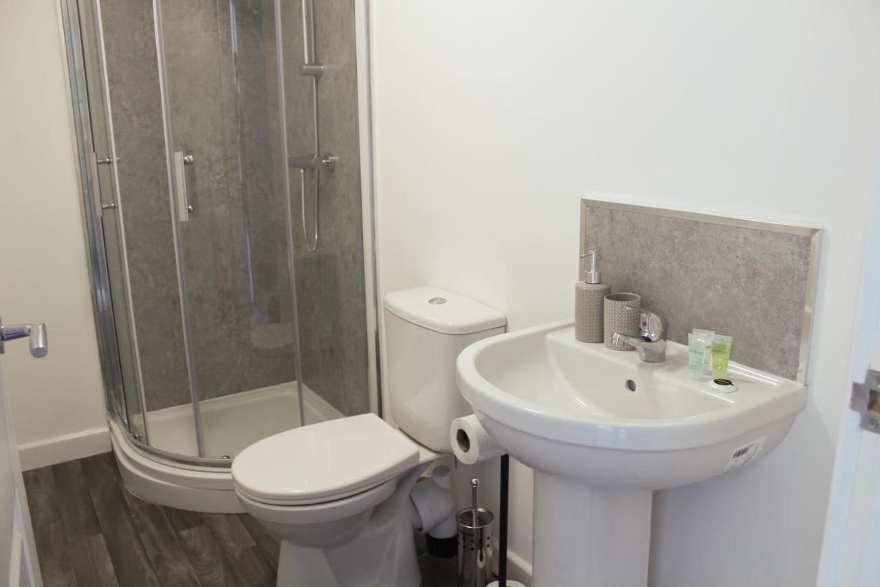 Spacious & Pet-Friendly 1Br Apt In Heywood Apartment Exterior photo