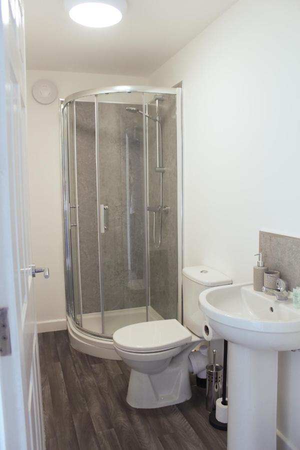 Spacious & Pet-Friendly 1Br Apt In Heywood Apartment Exterior photo