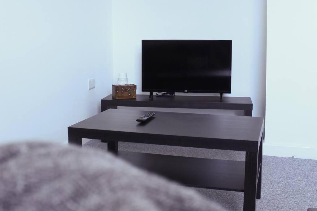Spacious & Pet-Friendly 1Br Apt In Heywood Apartment Exterior photo